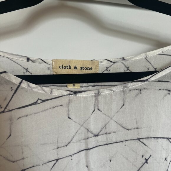 CLOTH & STONE Pattern Top - Picture 2 of 3